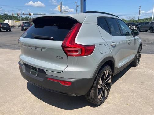 2026 Volvo XC40 B5 Ultra