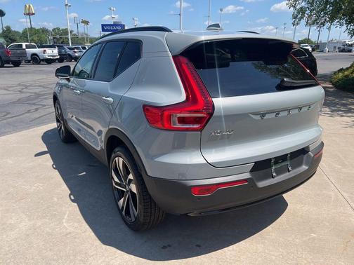 2026 Volvo XC40 B5 Ultra