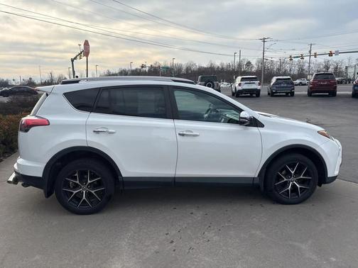 2017 Toyota RAV4 SE