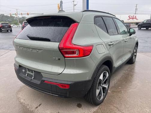 2025 Volvo XC40 B5 Plus Dark Theme