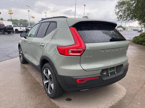 2025 Volvo XC40 B5 Plus Dark Theme