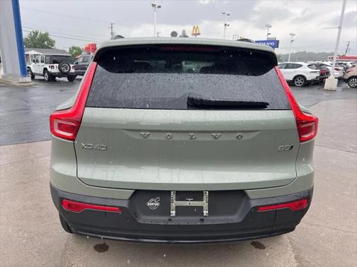2025 Volvo XC40 B5 Plus Dark Theme