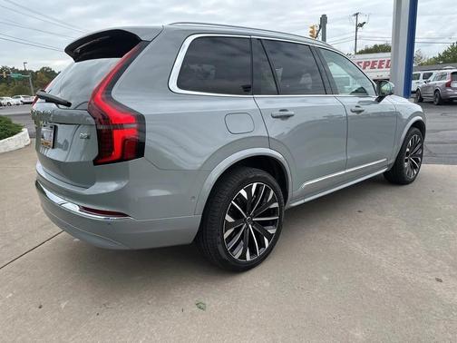 2025 Volvo XC90 B5 Plus 7-Seater