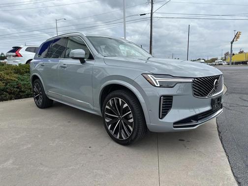 2025 Volvo XC90 B5 Plus 7-Seater