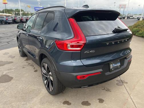 2026 Volvo XC40 B5 Plus