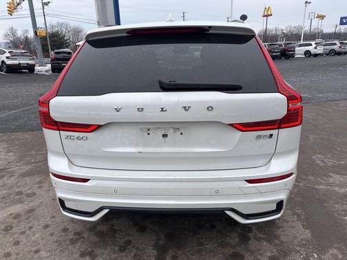 2025 Volvo XC60 B5 Plus