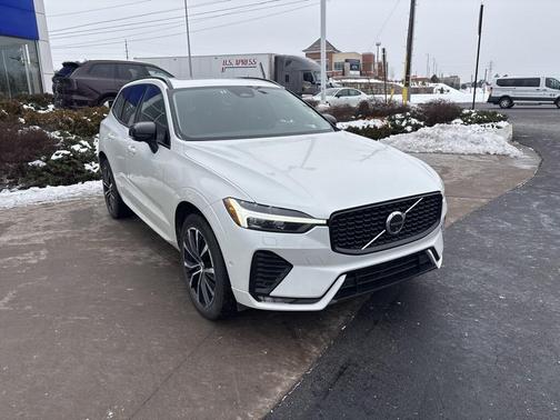 2025 Volvo XC60 B5 Plus