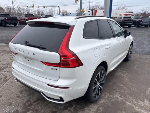 2025 Volvo XC60 B5 Plus