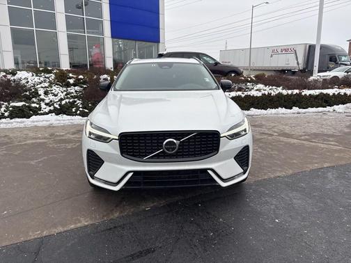 2025 Volvo XC60 B5 Plus