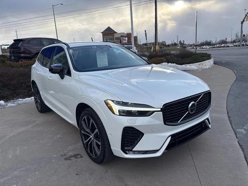 2025 Volvo XC60 B5 Plus