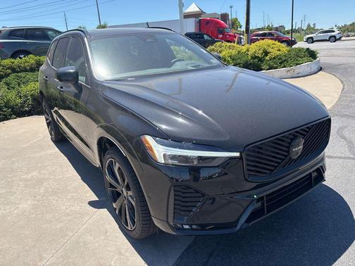 Onyx Black Metallic 2026 Volvo XC60 B5 Ultra Black Edition