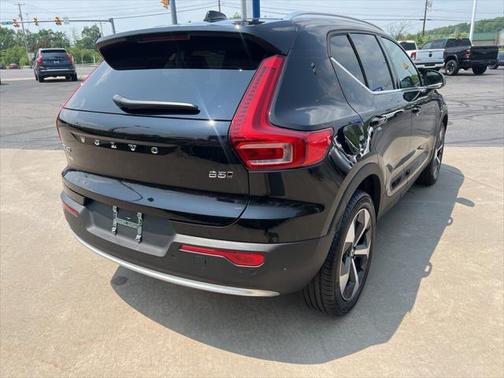 2025 Volvo XC40 B5 Plus Bright Theme
