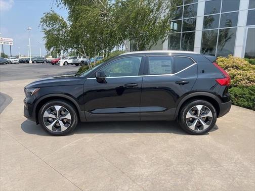 2025 Volvo XC40 B5 Plus Bright Theme