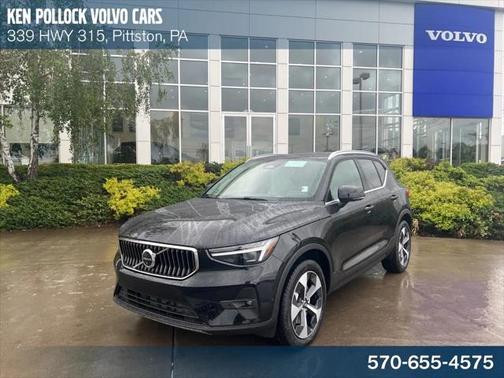 2025 Volvo XC40 B5 Plus Bright Theme