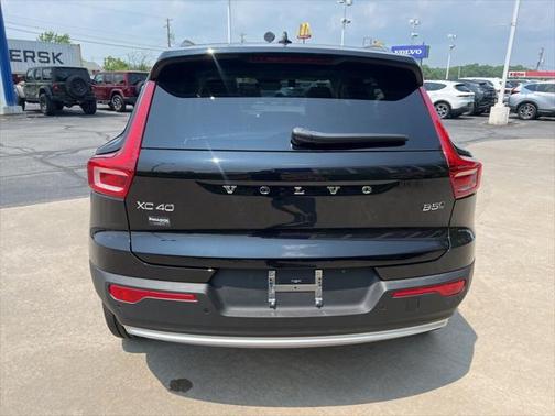 2025 Volvo XC40 B5 Plus Bright Theme