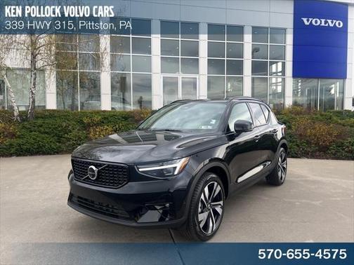 2025 Volvo XC40 B5 Ultra Dark Theme