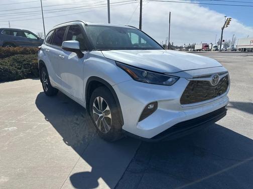 2023 Toyota Highlander XLE