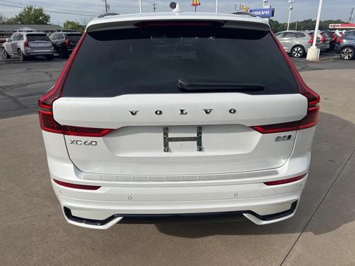 2026 Volvo XC60 B5 Plus