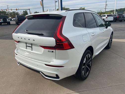 2026 Volvo XC60 B5 Plus