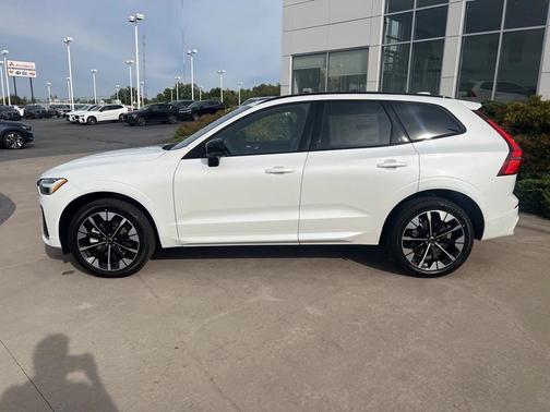 2026 Volvo XC60 B5 Plus