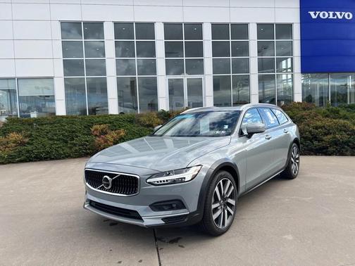2025 Volvo V90 Cross Country B6 Plus