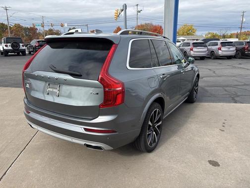2019 Volvo XC90 T6 Momentum
