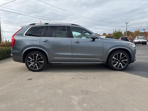2019 Volvo XC90 T6 Momentum