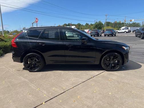 2025 Volvo XC60 Plug-In Hybrid T8 Ultra Black Edition