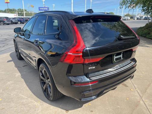2025 Volvo XC60 Plug-In Hybrid T8 Ultra Black Edition