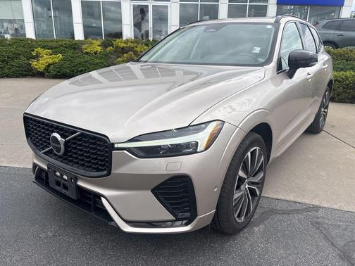 Bright Dusk Metallic 2023 Volvo XC60 B5 Plus Dark Theme