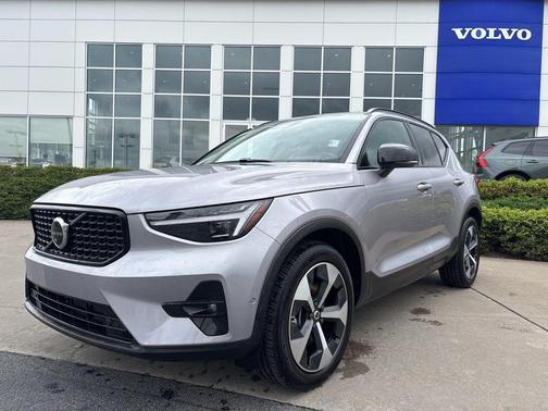 2026 Volvo XC40 Plus, B5 AWD Gas (mild hybrid), Dark