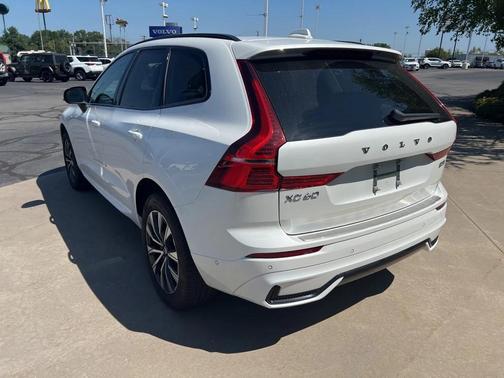 2024 Volvo XC60 B5 Plus Dark Theme