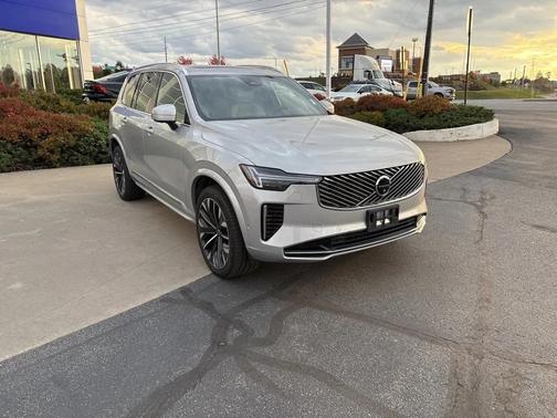 2025 Volvo XC90 B6 Plus 7-Seater