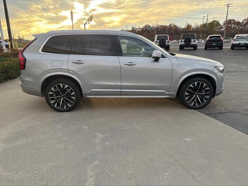 2025 Volvo XC90 B6 Plus 7-Seater