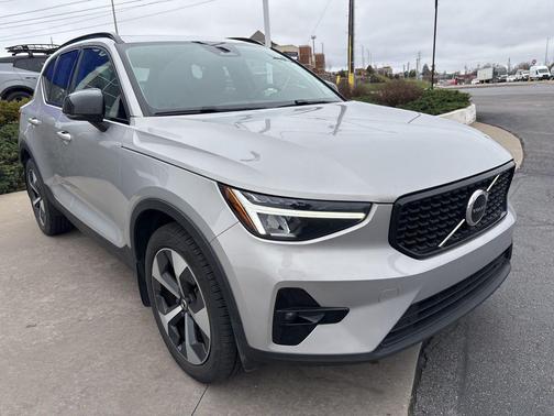 Silver Dawn Metallic 2023 Volvo XC40 B5 Plus Dark Theme