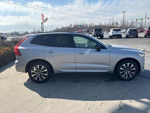 2023 Volvo XC60 B5 Plus Dark Theme