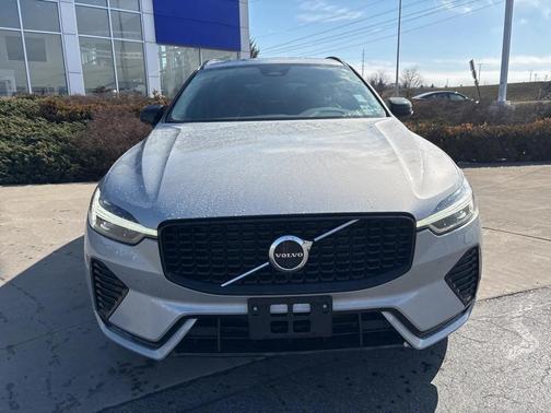 2023 Volvo XC60 B5 Plus Dark Theme