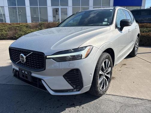 2023 Volvo XC60 B5 Plus Dark Theme