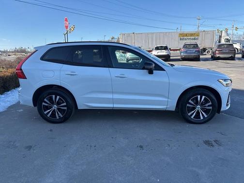 2025 Volvo XC60 B5 Core