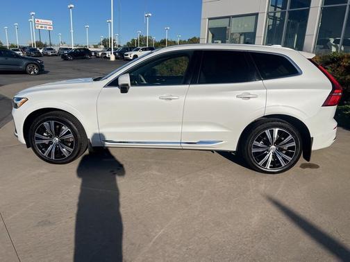 2022 Volvo XC60 B5 Inscription