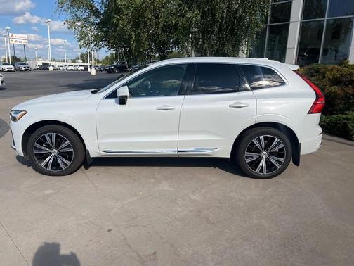 2022 Volvo XC60 B5 Inscription