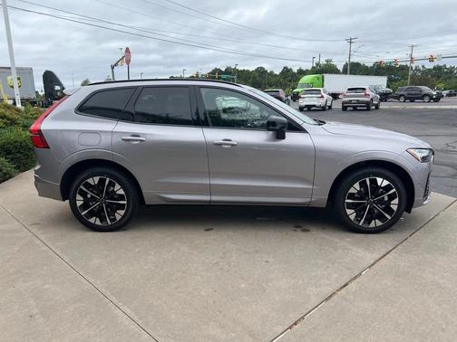 2026 Volvo XC60 B5 Plus