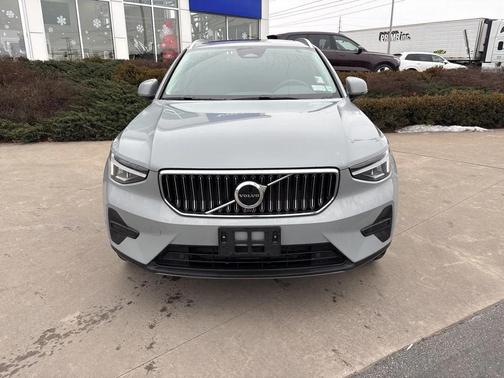 2025 Volvo XC40 B5 Core Bright Theme