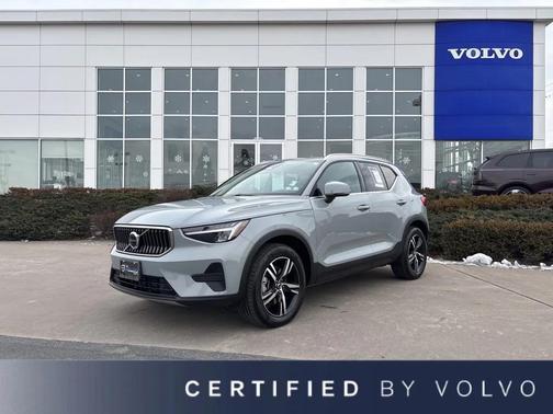 2025 Volvo XC40 B5 Core Bright Theme