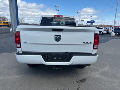 Bright White Clearcoat 2018 RAM 1500 Express
