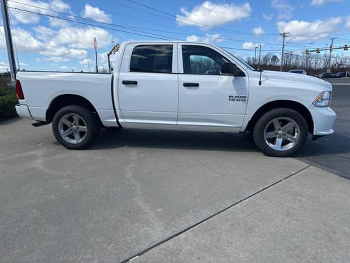 Bright White Clearcoat 2018 RAM 1500 Express