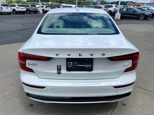 2024 Volvo S60 Recharge Plug-In Hybrid T8 Plus Dark Theme