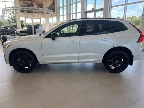 2026 Volvo XC60 B5 Ultra Black Edition