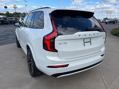 2026 Volvo XC90 B6 Ultra Dark Theme 7-Seater