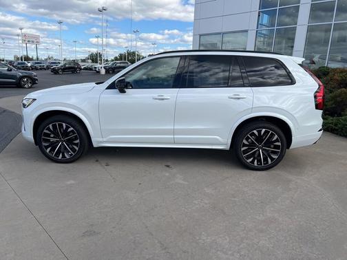 2026 Volvo XC90 B6 Ultra Dark Theme 7-Seater